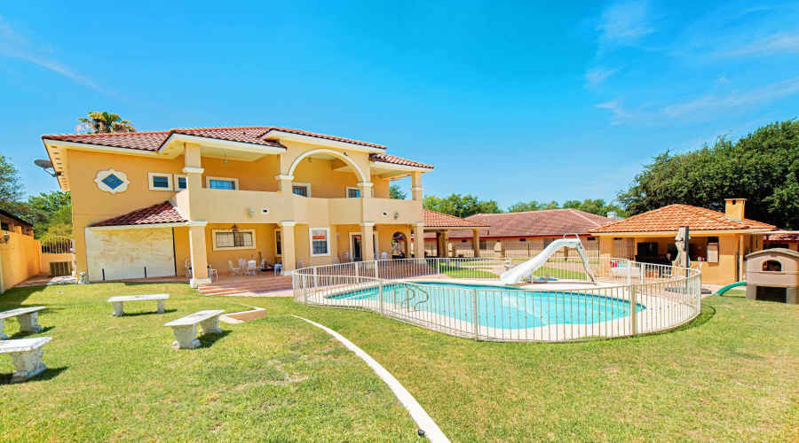 110 Windsor Rd, LAREDO, Texas 78045, 5 Bedrooms Bedrooms, 11 Rooms Rooms,5 BathroomsBathrooms,Residential,For Sale,110 Windsor Rd,20264444
