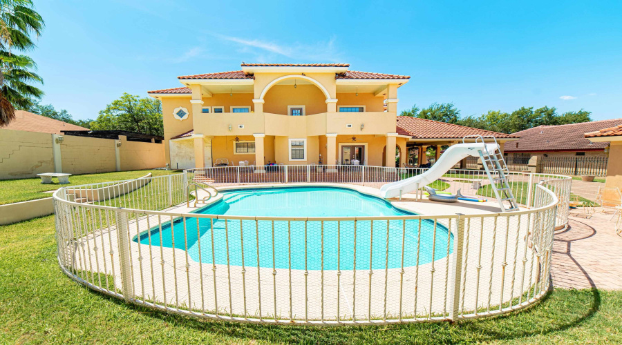 110 Windsor Rd, LAREDO, Texas 78045, 5 Bedrooms Bedrooms, 11 Rooms Rooms,5 BathroomsBathrooms,Residential,For Sale,110 Windsor Rd,20264444