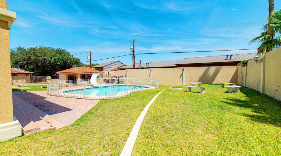 110 Windsor Rd, LAREDO, Texas 78045, 5 Bedrooms Bedrooms, 11 Rooms Rooms,5 BathroomsBathrooms,Residential,For Sale,110 Windsor Rd,20264444