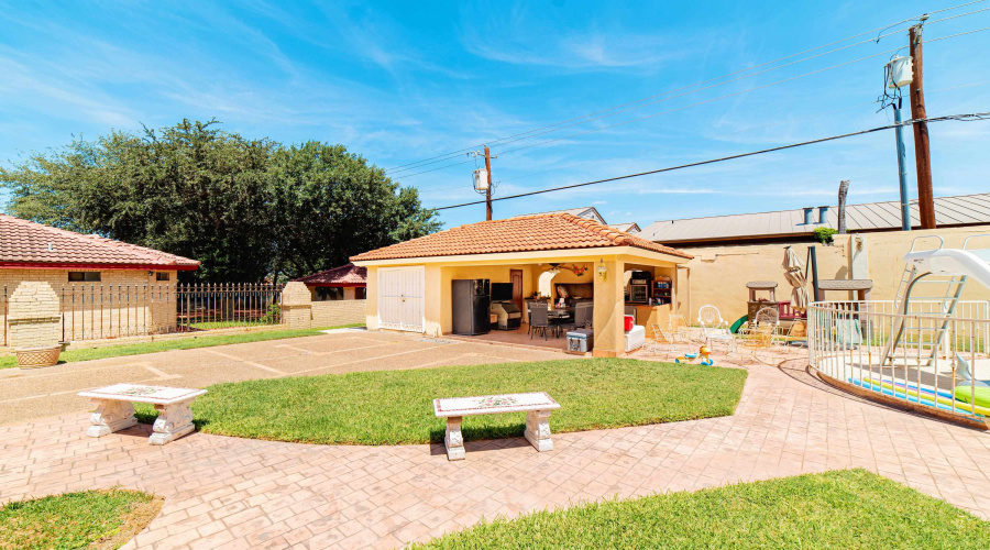 110 Windsor Rd, LAREDO, Texas 78045, 5 Bedrooms Bedrooms, 11 Rooms Rooms,5 BathroomsBathrooms,Residential,For Sale,110 Windsor Rd,20264444