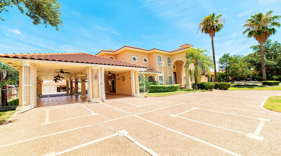 110 Windsor Rd, LAREDO, Texas 78045, 5 Bedrooms Bedrooms, 11 Rooms Rooms,5 BathroomsBathrooms,Residential,For Sale,110 Windsor Rd,20264444