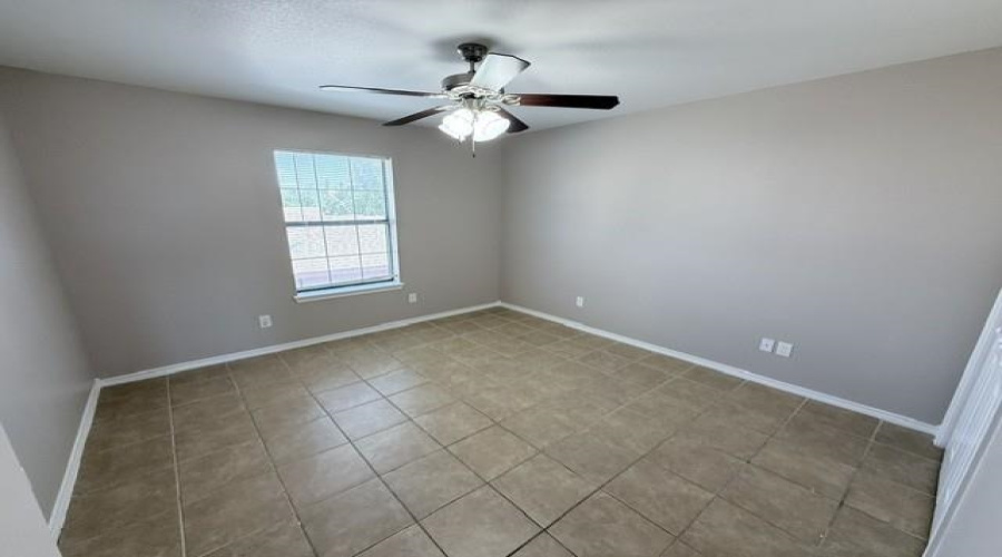 902 Laredo St, Laredo, Texas 78040, 2 Bedrooms Bedrooms, 4 Rooms Rooms,1 BathroomBathrooms,Residential,For Rent,902 Laredo St,20264445