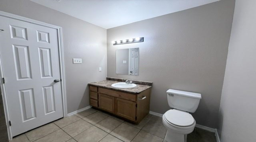 902 Laredo St, Laredo, Texas 78040, 2 Bedrooms Bedrooms, 4 Rooms Rooms,1 BathroomBathrooms,Residential,For Rent,902 Laredo St,20264445