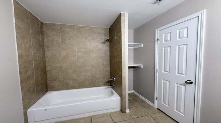 902 Laredo St, Laredo, Texas 78040, 2 Bedrooms Bedrooms, 4 Rooms Rooms,1 BathroomBathrooms,Residential,For Rent,902 Laredo St,20264445