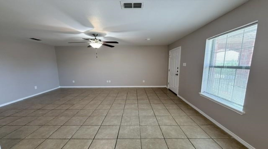 902 Laredo St, Laredo, Texas 78040, 2 Bedrooms Bedrooms, 4 Rooms Rooms,1 BathroomBathrooms,Residential,For Rent,902 Laredo St,20264445