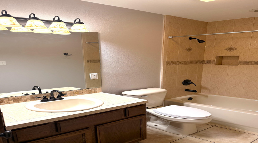 116 Knoll Ave, Laredo, Texas 78045, 3 Bedrooms Bedrooms, 6 Rooms Rooms,2 BathroomsBathrooms,Residential,For Rent,116 Knoll Ave,20264446