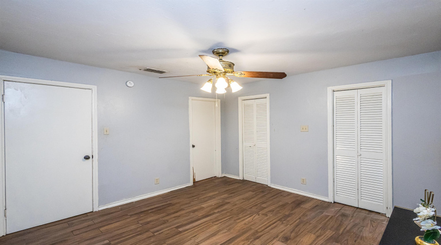5500 McPherson Rd, LAREDO, Texas 78041, 2 Bedrooms Bedrooms, 4 Rooms Rooms,1 BathroomBathrooms,Residential,For Sale,5500 McPherson Rd,20264448