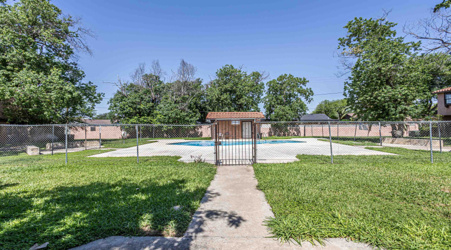 5500 McPherson Rd, LAREDO, Texas 78041, 2 Bedrooms Bedrooms, 4 Rooms Rooms,1 BathroomBathrooms,Residential,For Sale,5500 McPherson Rd,20264448