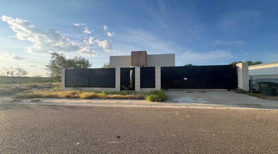 2510 Canelo Dr., Laredo, Texas 78046, 3 Bedrooms Bedrooms, 4 Rooms Rooms,2 BathroomsBathrooms,Residential,For Sale,2510 Canelo Dr.,20264449