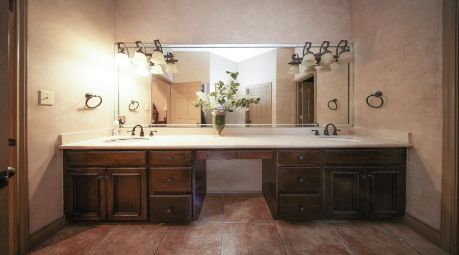 4120 De Novo St, LAREDO, Texas 78045, 4 Bedrooms Bedrooms, 8 Rooms Rooms,3 BathroomsBathrooms,Residential,For Sale,4120 De Novo St,20264454