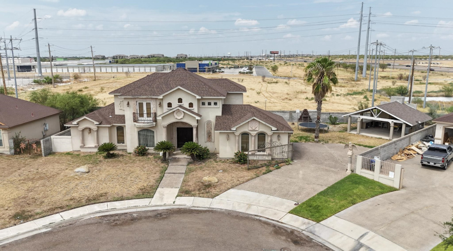 4120 De Novo St, LAREDO, Texas 78045, 4 Bedrooms Bedrooms, 8 Rooms Rooms,3 BathroomsBathrooms,Residential,For Sale,4120 De Novo St,20264454