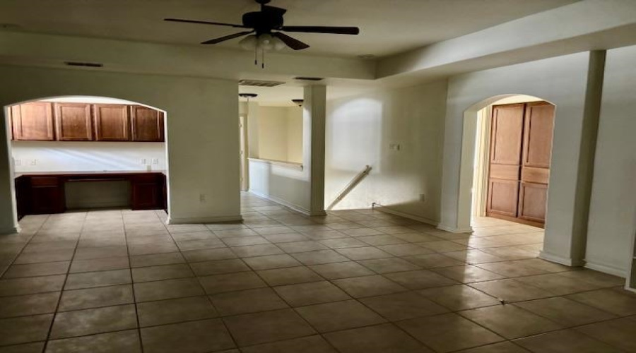 9813 Sandhill Dr, Laredo, Texas 78045-0000, 4 Bedrooms Bedrooms, 7 Rooms Rooms,3 BathroomsBathrooms,Residential,For Rent,9813 Sandhill Dr,20264457