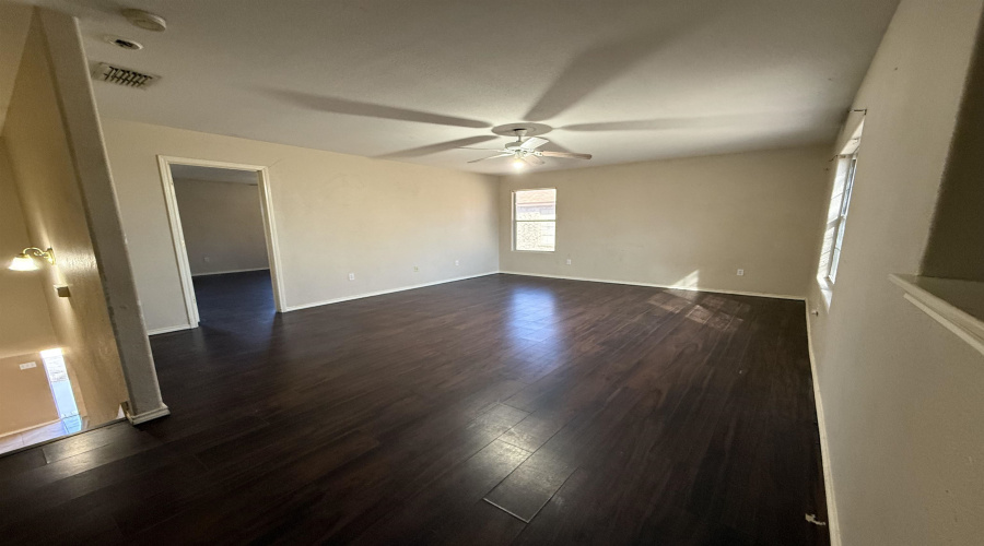 614 Pinos Cr, Laredo, Texas 78043, 3 Bedrooms Bedrooms, 6 Rooms Rooms,2 BathroomsBathrooms,Residential,For Sale,614 Pinos Cr,20261327