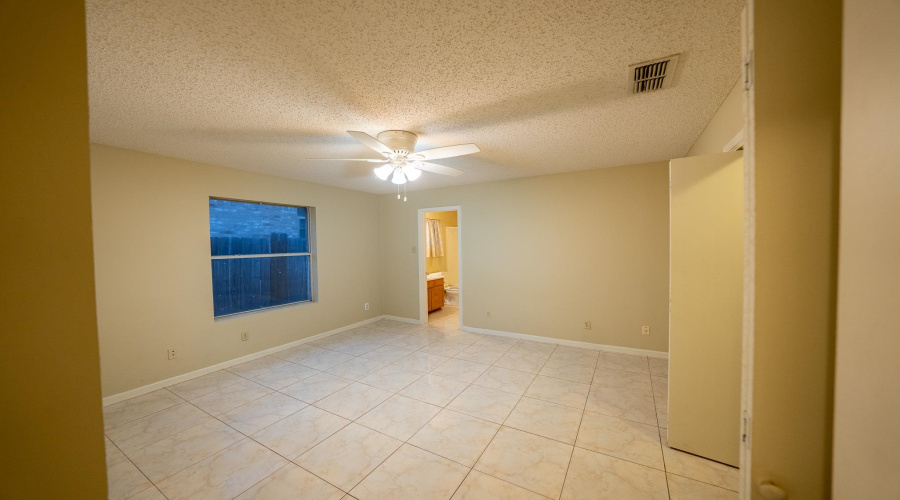 725 Baretta Ct, Laredo, Texas 78043, 3 Bedrooms Bedrooms, 6 Rooms Rooms,2 BathroomsBathrooms,Residential,For Sale,725 Baretta Ct,20264458