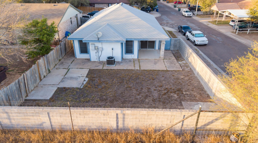 725 Baretta Ct, Laredo, Texas 78043, 3 Bedrooms Bedrooms, 6 Rooms Rooms,2 BathroomsBathrooms,Residential,For Sale,725 Baretta Ct,20264458