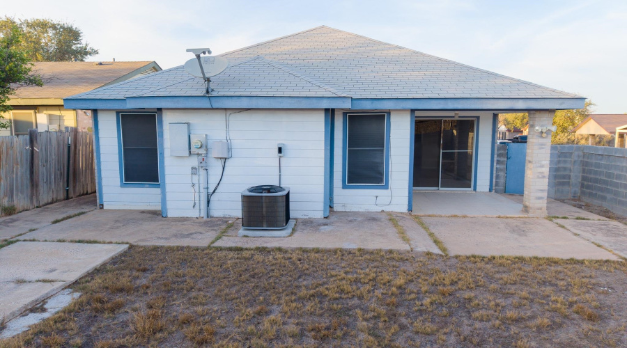 725 Baretta Ct, Laredo, Texas 78043, 3 Bedrooms Bedrooms, 6 Rooms Rooms,2 BathroomsBathrooms,Residential,For Sale,725 Baretta Ct,20264458