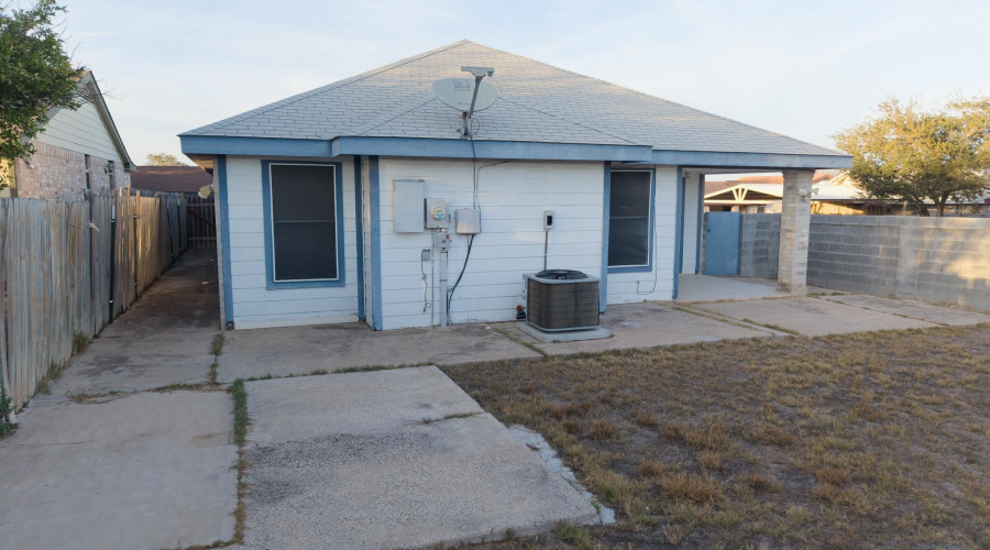 725 Baretta Ct, Laredo, Texas 78043, 3 Bedrooms Bedrooms, 6 Rooms Rooms,2 BathroomsBathrooms,Residential,For Sale,725 Baretta Ct,20264458