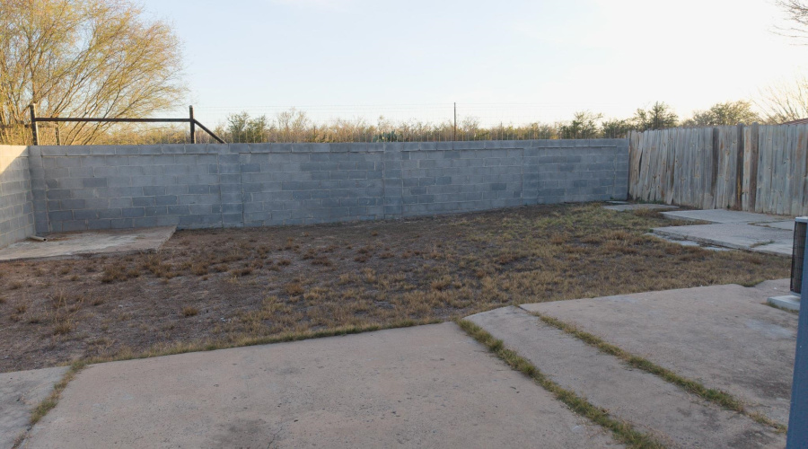 725 Baretta Ct, Laredo, Texas 78043, 3 Bedrooms Bedrooms, 6 Rooms Rooms,2 BathroomsBathrooms,Residential,For Sale,725 Baretta Ct,20264458