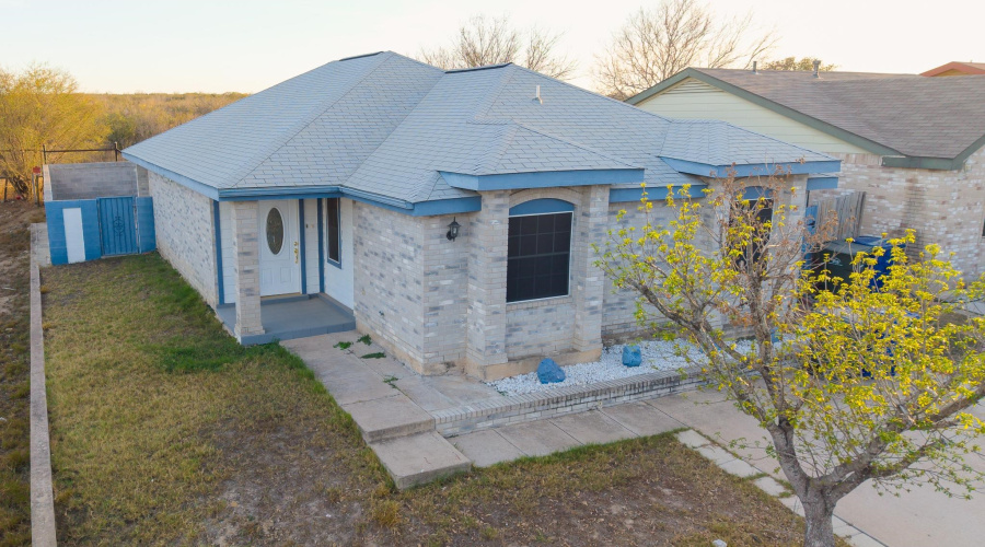 725 Baretta Ct, Laredo, Texas 78043, 3 Bedrooms Bedrooms, 6 Rooms Rooms,2 BathroomsBathrooms,Residential,For Sale,725 Baretta Ct,20264458