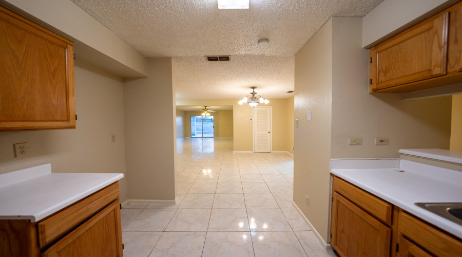 725 Baretta Ct, Laredo, Texas 78043, 3 Bedrooms Bedrooms, 6 Rooms Rooms,2 BathroomsBathrooms,Residential,For Sale,725 Baretta Ct,20264458