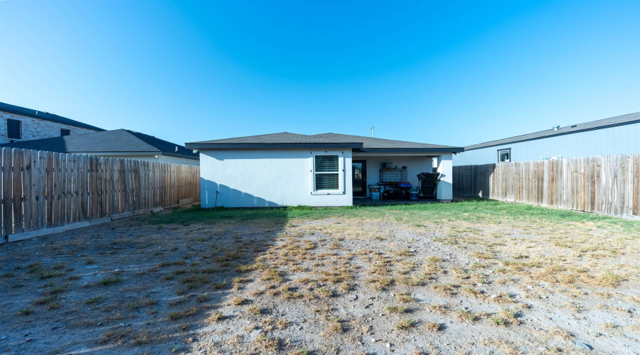 624 Rockrose Dr, Laredo, Texas 78046, 3 Bedrooms Bedrooms, 5 Rooms Rooms,2 BathroomsBathrooms,Residential,For Sale,624 Rockrose Dr,20264462