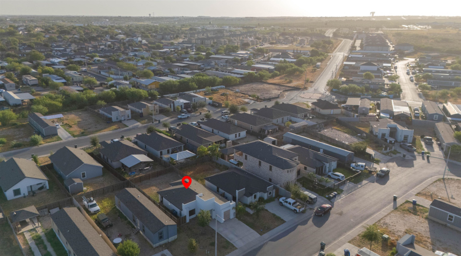 624 Rockrose Dr, Laredo, Texas 78046, 3 Bedrooms Bedrooms, 5 Rooms Rooms,2 BathroomsBathrooms,Residential,For Sale,624 Rockrose Dr,20264462