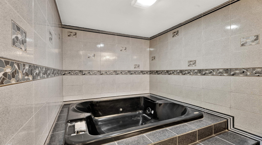 216 Century Blvd, Laredo, Texas 78046, 5 Bedrooms Bedrooms, 9 Rooms Rooms,4 BathroomsBathrooms,Residential,For Sale,216 Century Blvd,20264463