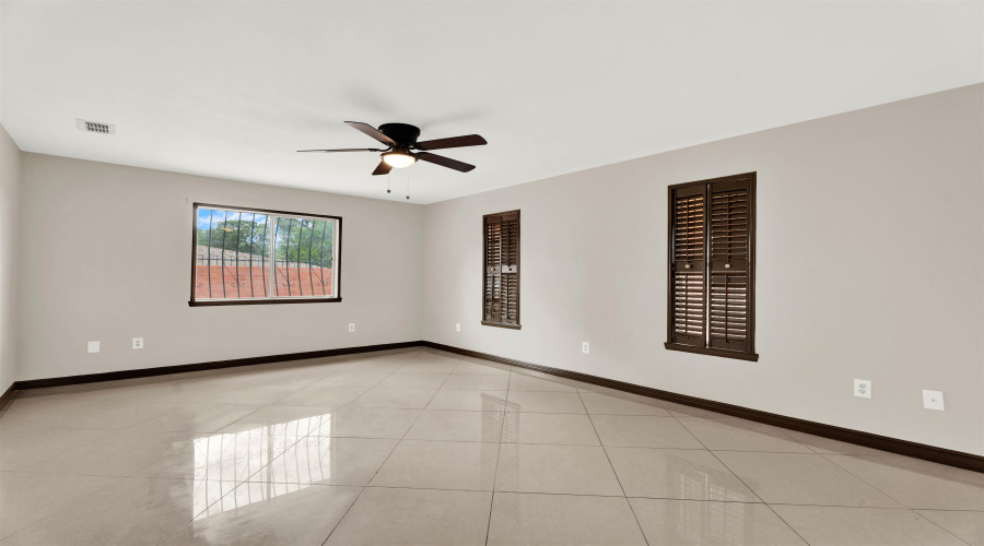 216 Century Blvd, Laredo, Texas 78046, 5 Bedrooms Bedrooms, 9 Rooms Rooms,4 BathroomsBathrooms,Residential,For Sale,216 Century Blvd,20264463