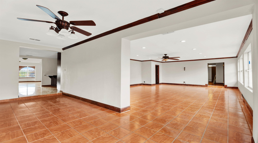 216 Century Blvd, Laredo, Texas 78046, 5 Bedrooms Bedrooms, 9 Rooms Rooms,4 BathroomsBathrooms,Residential,For Sale,216 Century Blvd,20264463