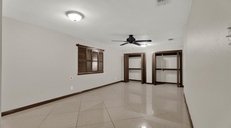 216 Century Blvd, Laredo, Texas 78046, 5 Bedrooms Bedrooms, 9 Rooms Rooms,4 BathroomsBathrooms,Residential,For Sale,216 Century Blvd,20264463
