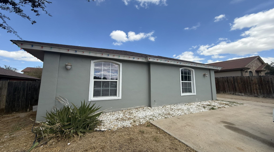 504 Viviana Cts, Laredo, Texas 78046-4612, 3 Bedrooms Bedrooms, 5 Rooms Rooms,2 BathroomsBathrooms,Residential,For Sale,504 Viviana Cts,20264464