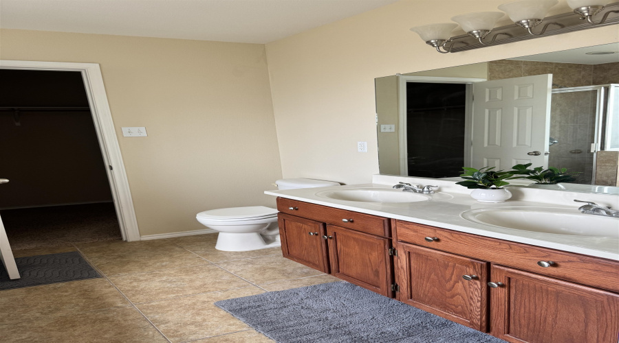 11310 Kirby Dr, Laredo, Texas 78045, 3 Bedrooms Bedrooms, 5 Rooms Rooms,2 BathroomsBathrooms,Residential,For Rent,11310 Kirby Dr,20264465