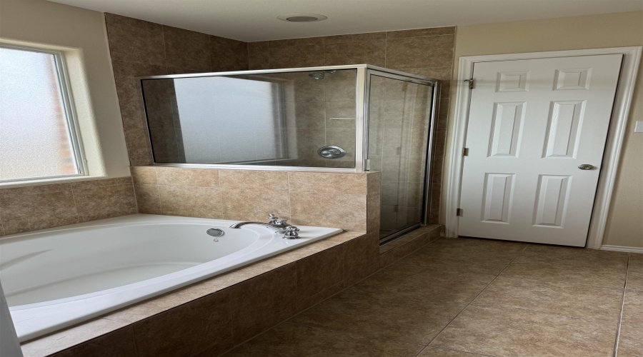 11310 Kirby Dr, Laredo, Texas 78045, 3 Bedrooms Bedrooms, 5 Rooms Rooms,2 BathroomsBathrooms,Residential,For Rent,11310 Kirby Dr,20264465
