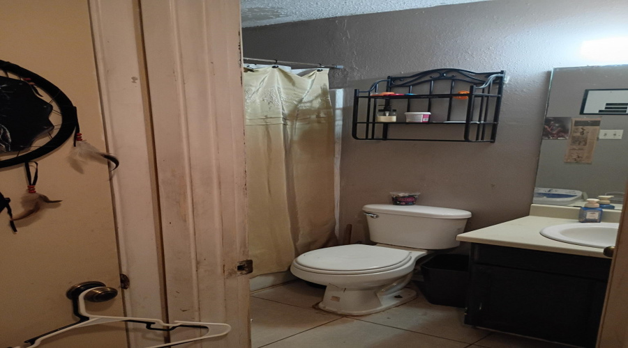 1016 N Lost Creek Lp, Laredo, Texas 78046-6019, 3 Bedrooms Bedrooms, 5 Rooms Rooms,2 BathroomsBathrooms,Residential,For Sale,1016 N Lost Creek Lp,20264467