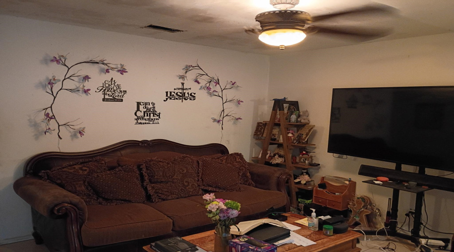 1016 N Lost Creek Lp, Laredo, Texas 78046-6019, 3 Bedrooms Bedrooms, 5 Rooms Rooms,2 BathroomsBathrooms,Residential,For Sale,1016 N Lost Creek Lp,20264467