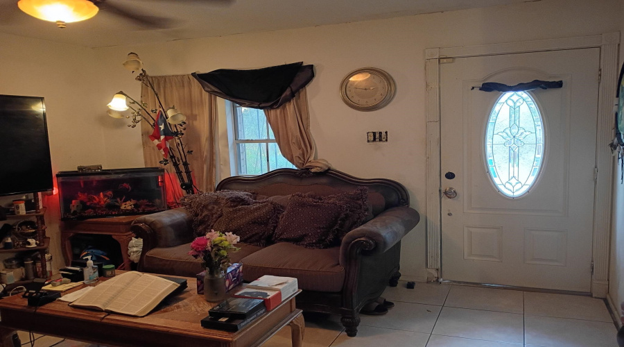 1016 N Lost Creek Lp, Laredo, Texas 78046-6019, 3 Bedrooms Bedrooms, 5 Rooms Rooms,2 BathroomsBathrooms,Residential,For Sale,1016 N Lost Creek Lp,20264467