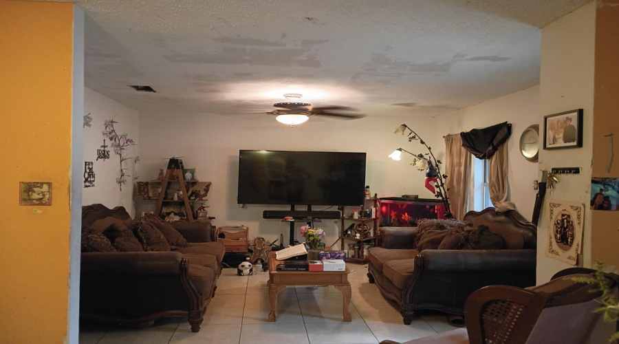 1016 N Lost Creek Lp, Laredo, Texas 78046-6019, 3 Bedrooms Bedrooms, 5 Rooms Rooms,2 BathroomsBathrooms,Residential,For Sale,1016 N Lost Creek Lp,20264467