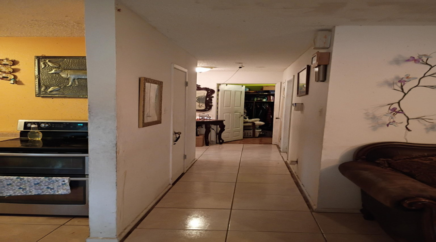 1016 N Lost Creek Lp, Laredo, Texas 78046-6019, 3 Bedrooms Bedrooms, 5 Rooms Rooms,2 BathroomsBathrooms,Residential,For Sale,1016 N Lost Creek Lp,20264467