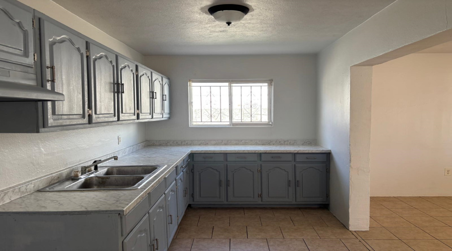 2303 Chacon St, Laredo, Texas 78043, 3 Bedrooms Bedrooms, 6 Rooms Rooms,1 BathroomBathrooms,Residential,For Rent,2303 Chacon St,20264468