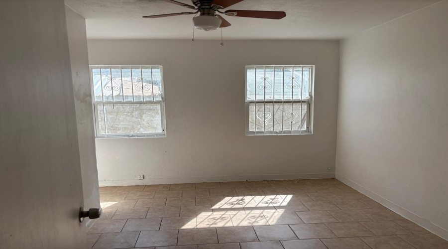 2303 Chacon St, Laredo, Texas 78043, 3 Bedrooms Bedrooms, 6 Rooms Rooms,1 BathroomBathrooms,Residential,For Rent,2303 Chacon St,20264468
