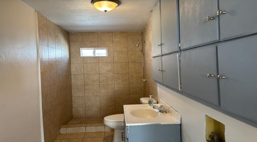 2303 Chacon St, Laredo, Texas 78043, 3 Bedrooms Bedrooms, 6 Rooms Rooms,1 BathroomBathrooms,Residential,For Rent,2303 Chacon St,20264468