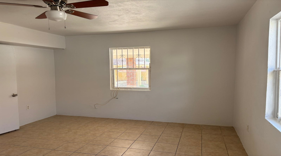 2303 Chacon St, Laredo, Texas 78043, 3 Bedrooms Bedrooms, 6 Rooms Rooms,1 BathroomBathrooms,Residential,For Rent,2303 Chacon St,20264468