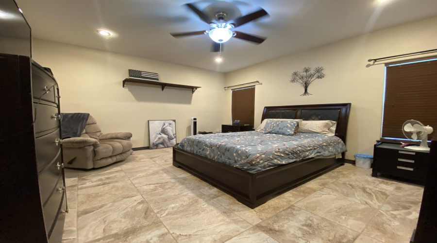 2033 Port San Angelo Dr, LAREDO, Texas 78045, 4 Bedrooms Bedrooms, 8 Rooms Rooms,2 BathroomsBathrooms,Residential,For Sale,2033 Port San Angelo Dr,20263300