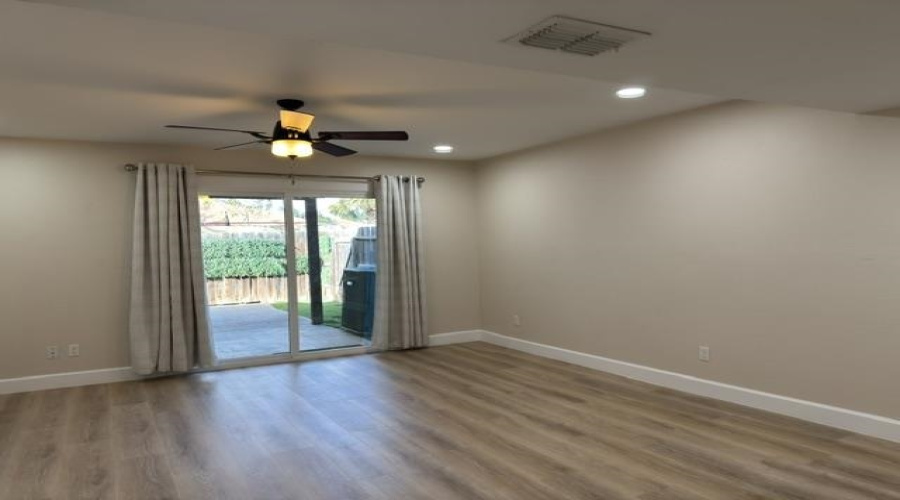 1300 Hillside Rd, LAREDO, Texas 78041, 2 Bedrooms Bedrooms, 4 Rooms Rooms,1 BathroomBathrooms,Residential,For Rent,1300 Hillside Rd,20264471