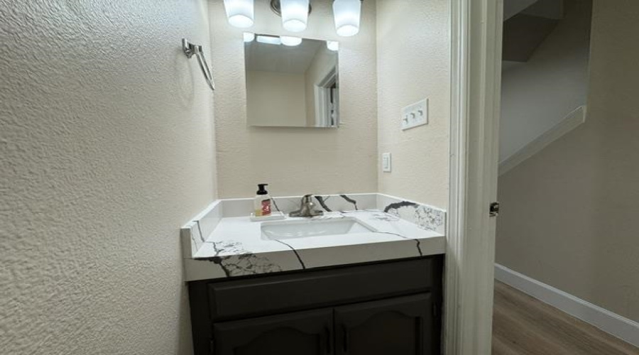 1300 Hillside Rd, LAREDO, Texas 78041, 2 Bedrooms Bedrooms, 4 Rooms Rooms,1 BathroomBathrooms,Residential,For Rent,1300 Hillside Rd,20264471