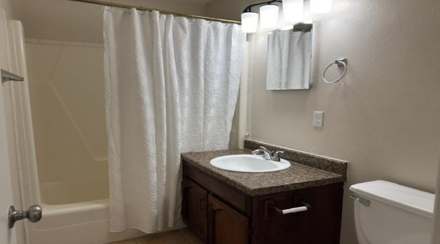 1300 Hillside Rd, LAREDO, Texas 78041, 2 Bedrooms Bedrooms, 4 Rooms Rooms,1 BathroomBathrooms,Residential,For Rent,1300 Hillside Rd,20264471