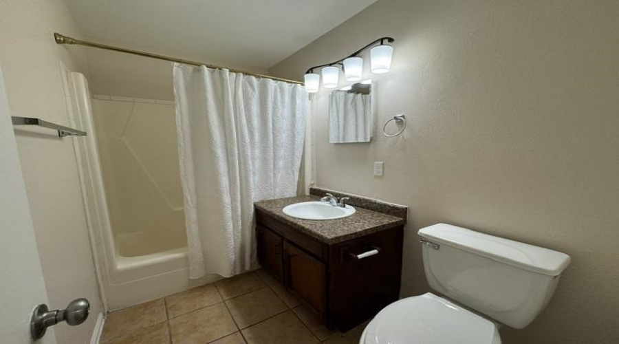 1300 Hillside Rd, LAREDO, Texas 78041, 2 Bedrooms Bedrooms, 4 Rooms Rooms,1 BathroomBathrooms,Residential,For Rent,1300 Hillside Rd,20264471