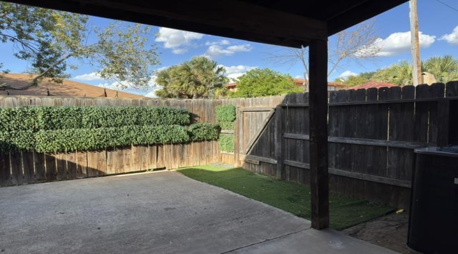 1300 Hillside Rd, LAREDO, Texas 78041, 2 Bedrooms Bedrooms, 4 Rooms Rooms,1 BathroomBathrooms,Residential,For Rent,1300 Hillside Rd,20264471