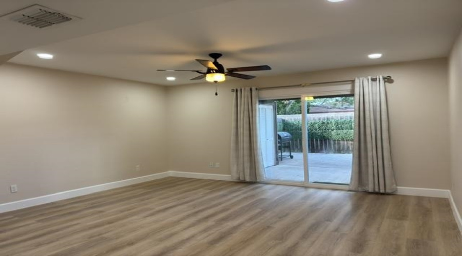 1300 Hillside Rd, LAREDO, Texas 78041, 2 Bedrooms Bedrooms, 4 Rooms Rooms,1 BathroomBathrooms,Residential,For Rent,1300 Hillside Rd,20264471