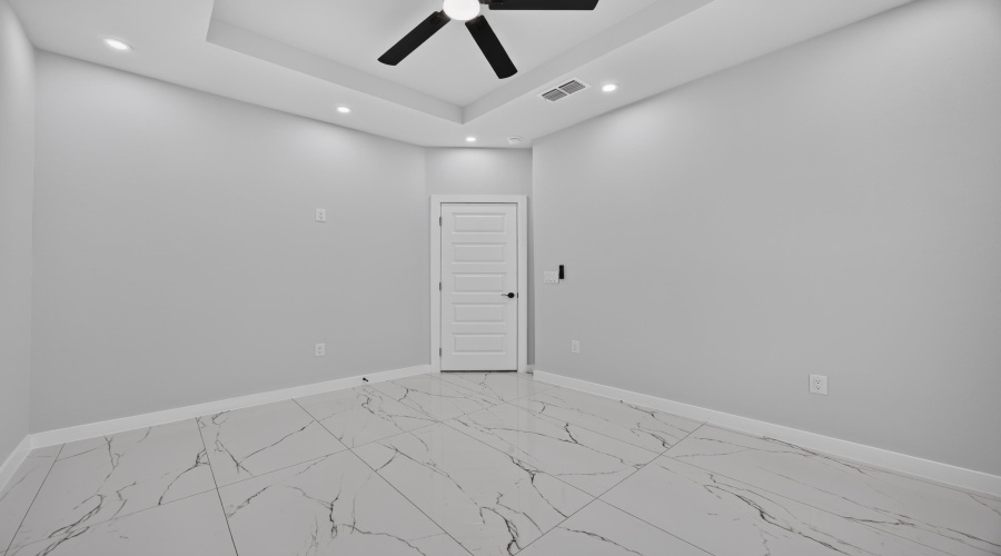 5060 Luna Grande Lp., Laredo, Texas 78046, 4 Bedrooms Bedrooms, 6 Rooms Rooms,2 BathroomsBathrooms,Residential,For Sale,5060 Luna Grande Lp.,20264477